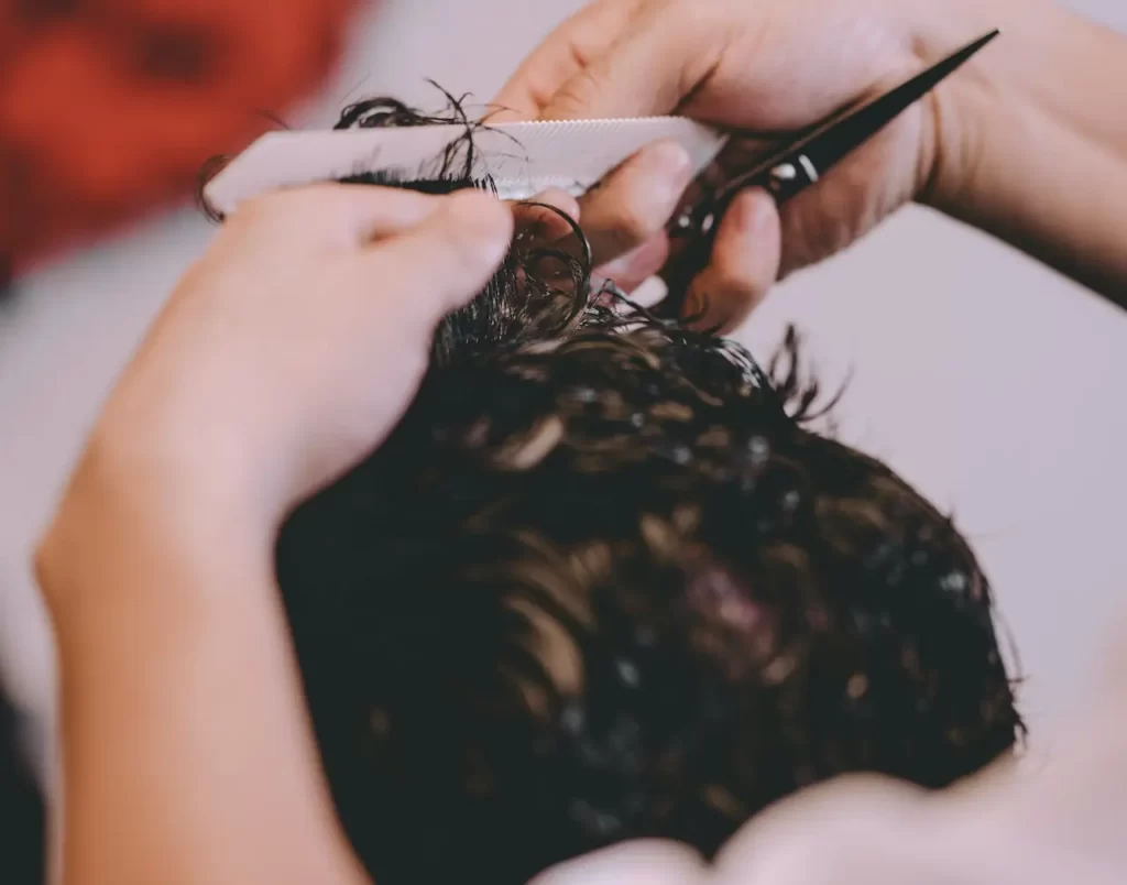 ¿Cómo cortarme el pelo después de trasplante?